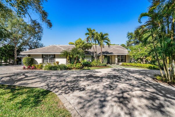 Backyard, Exterior, Facade, Ranch