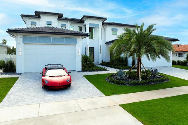 Attached, Exterior, Facade, Mediterranean