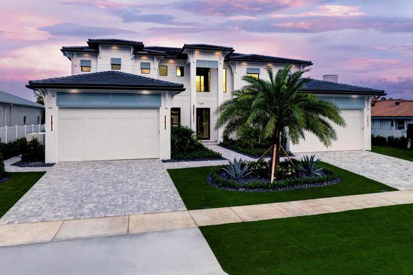 Attached, Exterior, Facade, Mediterranean