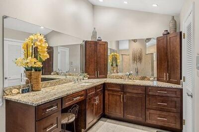 Bathroom, Dual Sink Vanities, Interior, Recessed Lighting