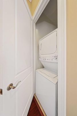 Interior, Utility Closets, Washer, Wood Texture Flooring