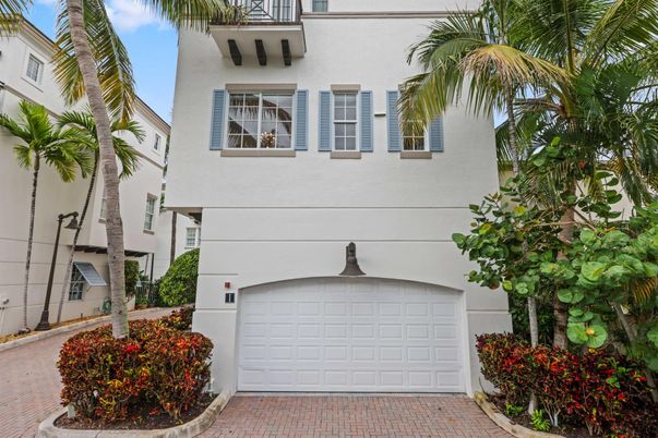 Attached, Exterior, Facade, Spanish Mediterranean