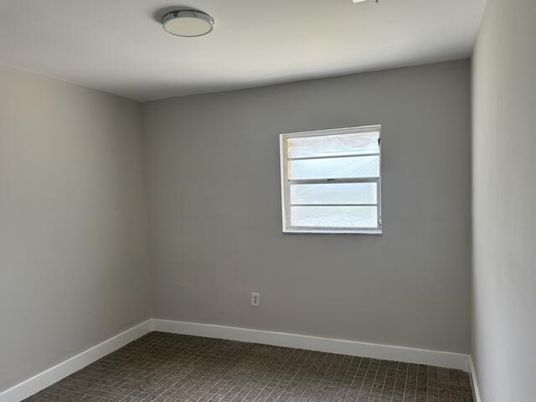 Empty room, Interior