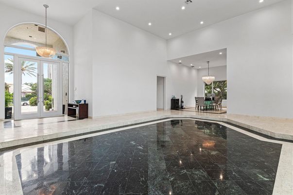 Chandelier, Dining room, Interior, Pendant Lights, Pool, Recessed Lighting