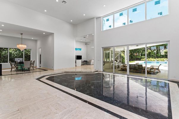 Chandelier, Dining room, Interior, Pool, Recessed Lighting