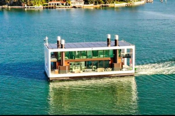 Exterior, Lake