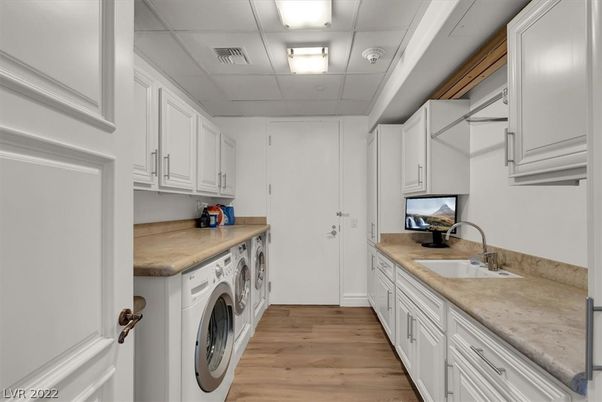 Interior, Washer, Wood Texture Flooring