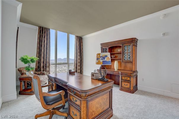 Home Office, Interior