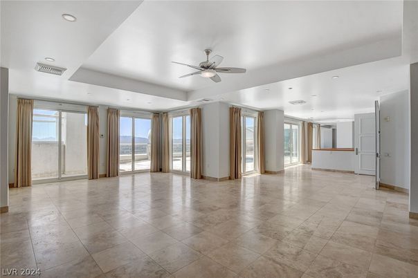Empty room, Interior, Recessed Lighting