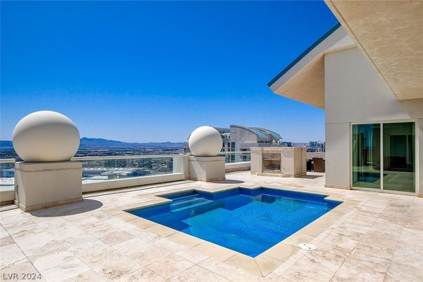 Exterior, Pool, Other