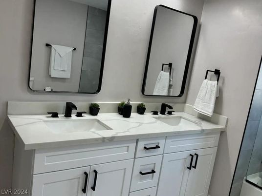 Bathroom, Dual Sink Vanities, Interior