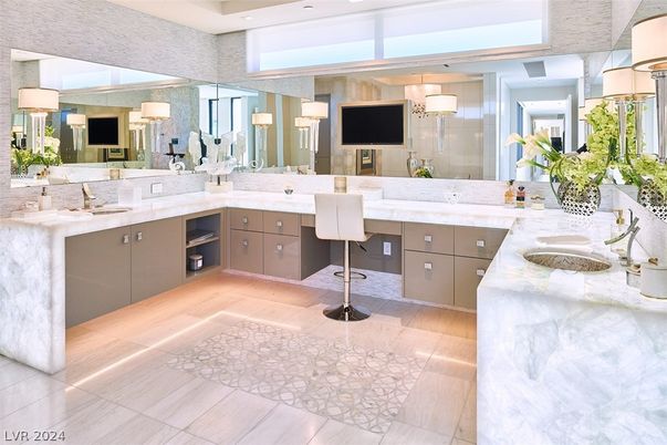 Bathroom, Dual Sink Vanities, Interior, Recessed Lighting