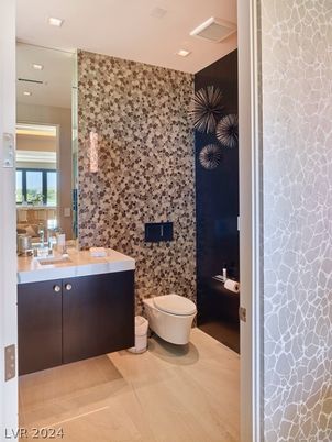 Bathroom, Interior, Recessed Lighting, Wood Texture Flooring