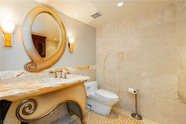 Bathroom, Interior, Recessed Lighting