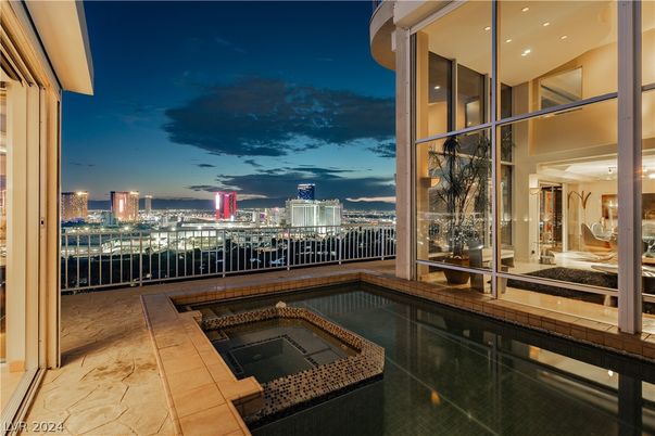 Exterior, Pool, Other