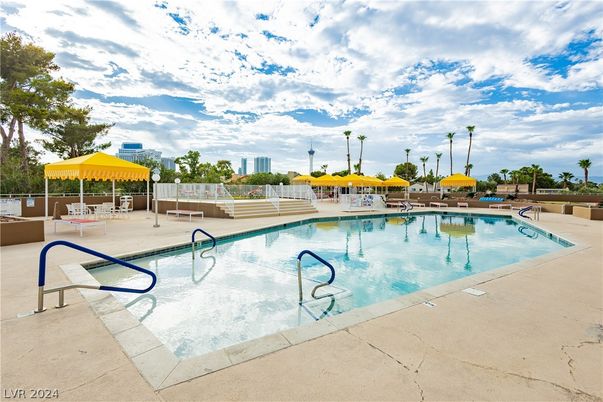 Exterior, Pool