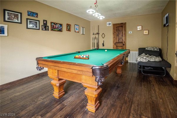 Billiard Table, Game Room, Interior, Wood Texture Flooring