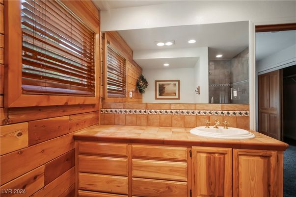 Bathroom, Interior, Recessed Lighting, Tile Countertops