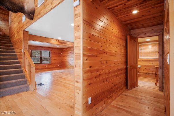 Empty room, Interior, Recessed Lighting, Wooden Ceilings, Wood Texture Flooring, Wooden Walls
