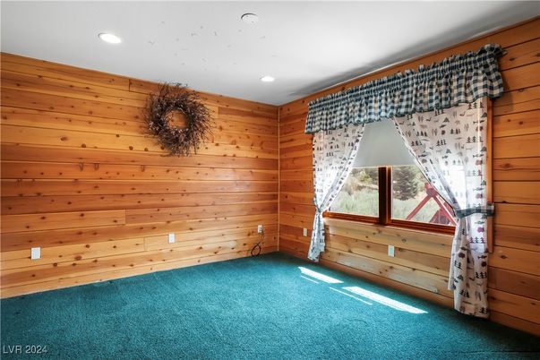 Empty room, Interior, Recessed Lighting, Wooden Walls