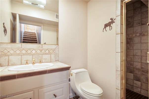 Bathroom, Interior, Tile Countertops