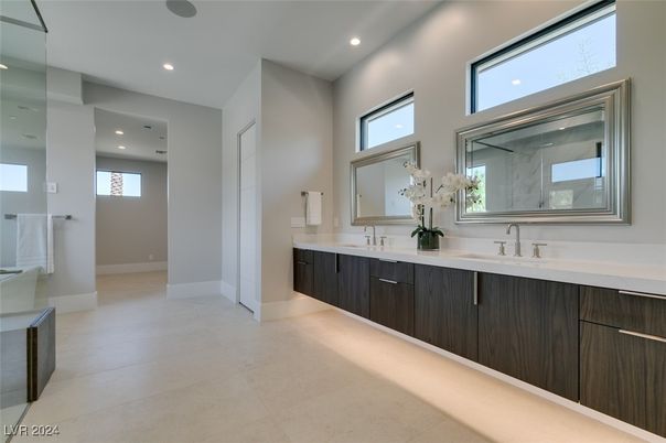 Bathroom, Dual Sink Vanities, Interior, Recessed Lighting