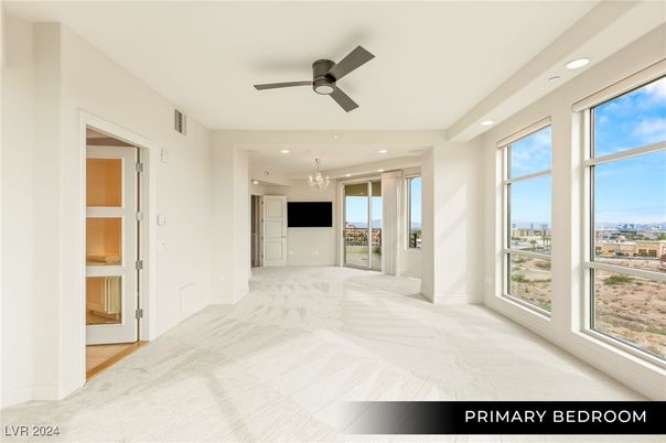 Chandelier, Empty room, Interior, Recessed Lighting