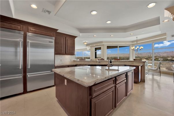 Chandelier, Dining room, Interior, Kitchen, Recessed Lighting, Stainless Steel Appliances