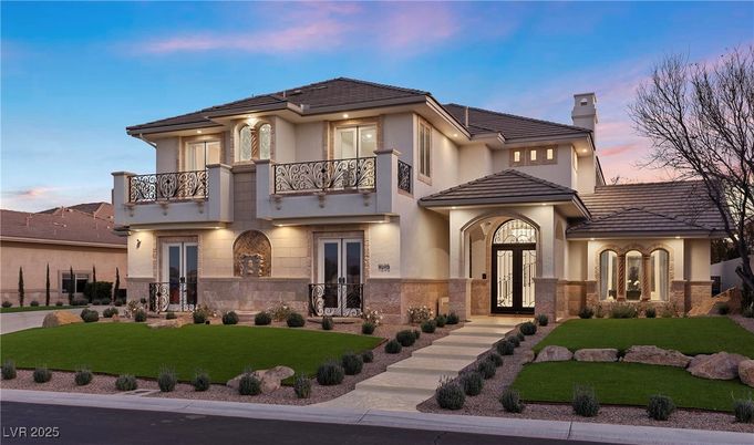 Exterior, Facade, Mediterranean