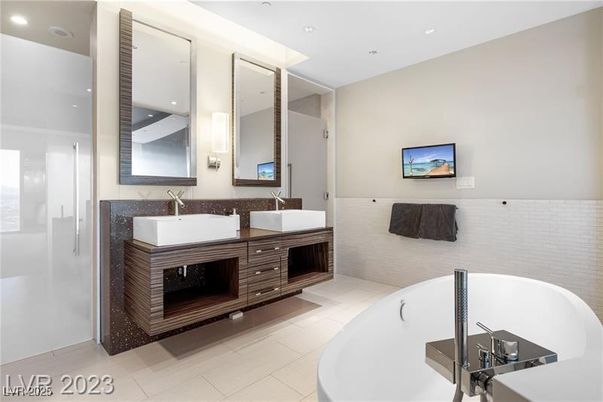 Bathroom, Dual Sink Vanities, Free Standing Baths, Interior, Recessed Lighting