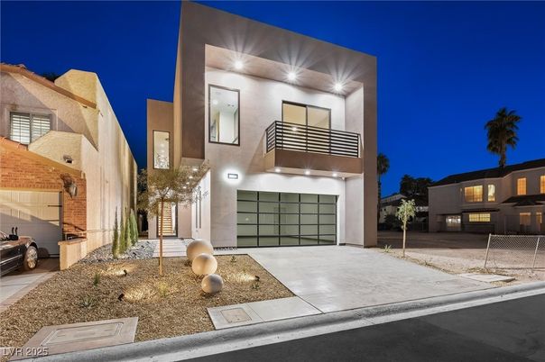 Attached, Exterior, Facade, Modern