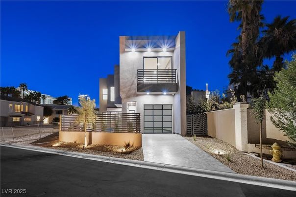 Attached, Exterior, Facade, Modern