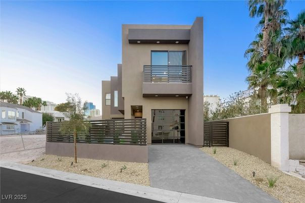 Attached, Exterior, Facade, Modern