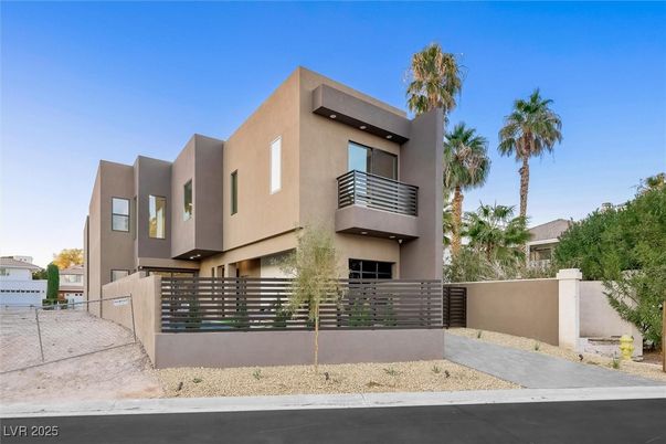 Attached, Exterior, Facade, Modern