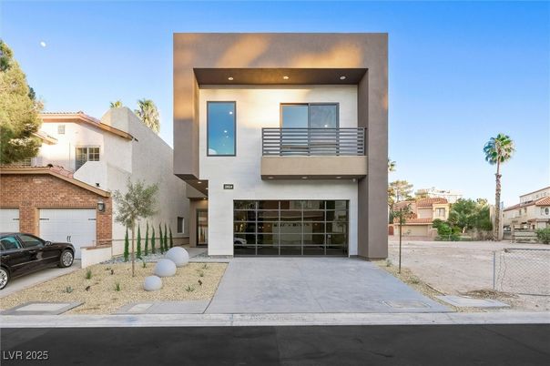 Attached, Exterior, Facade, Modern