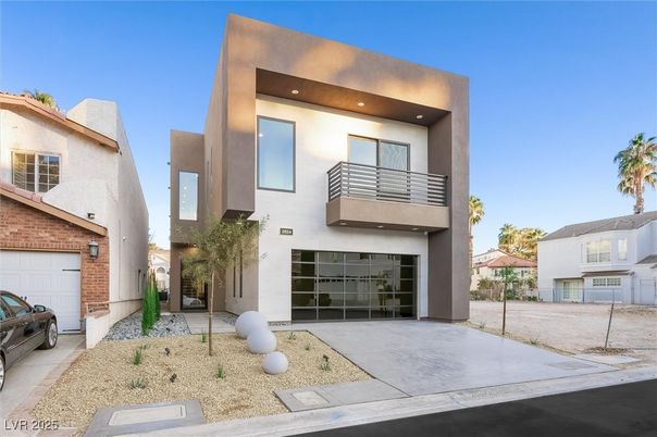 Attached, Exterior, Facade, Modern