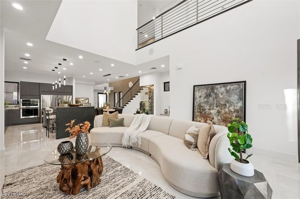 Interior, Kitchen, Living room, Pendant Lights, Recessed Lighting, Stainless Steel Appliances