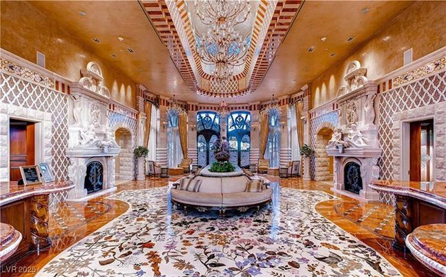 Chandelier, Fireplace, Interior, Recessed Lighting, Wood Texture Flooring