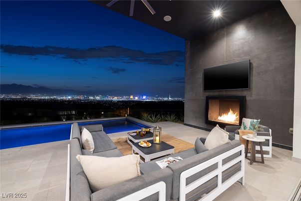 Exterior, Fireplace, Pool, Recessed Lighting