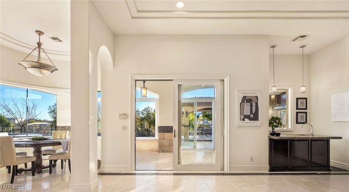 Dining room, Interior, Pendant Lights, Recessed Lighting