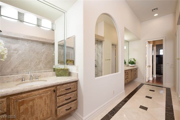Bathroom, Dual Sink Vanities, Interior, Recessed Lighting