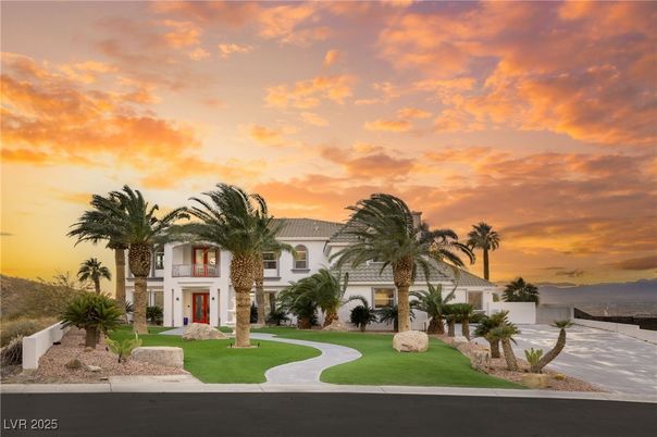 Exterior, Facade, Mediterranean