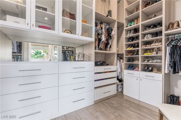 Interior, Walk-in Closets, Wood Texture Flooring