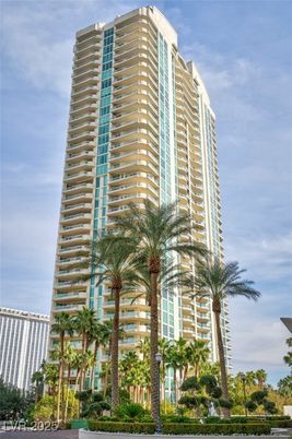 Exterior, Facade, Condo Building