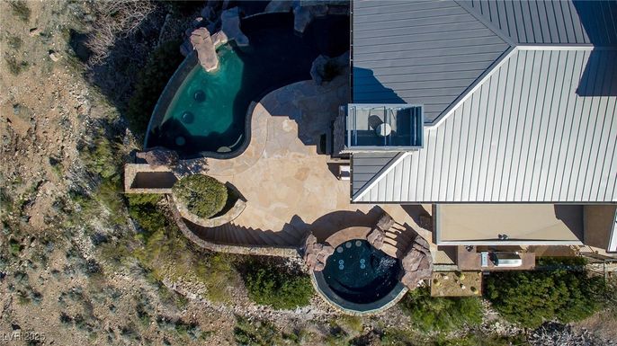 Exterior, Drone