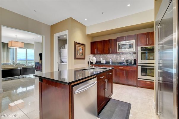 Dining room, Interior, Kitchen, Pendant Lights, Recessed Lighting, Stainless Steel Appliances