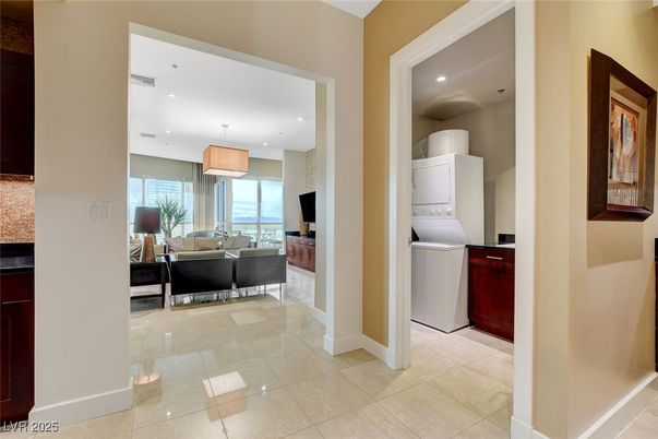Interior, Living room, Recessed Lighting, Washer