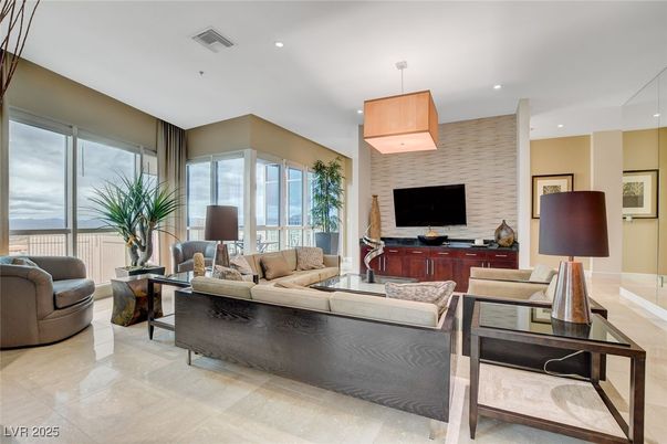 Interior, Living room, Pendant Lights, Recessed Lighting