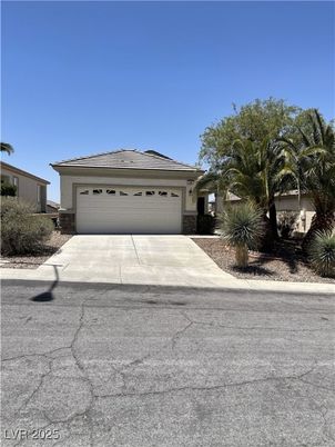 Attached, Exterior, Facade, Ranch