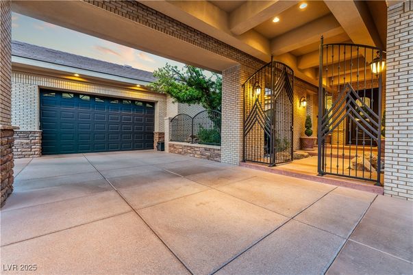 Detached Garage, Exterior